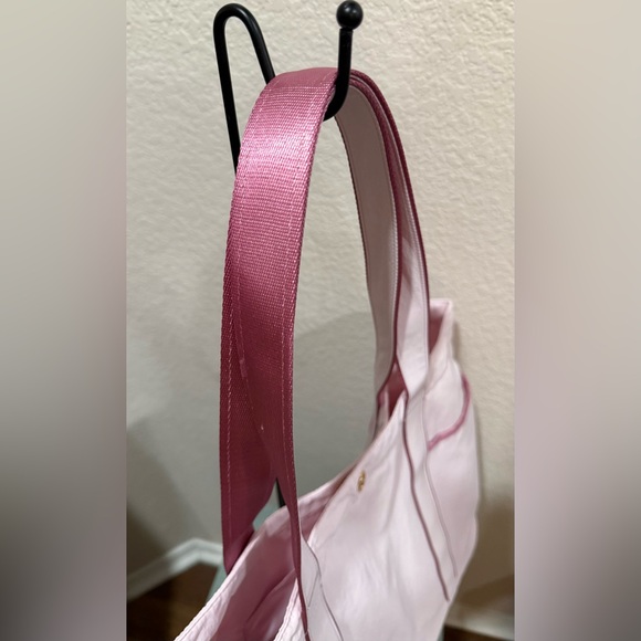 Lululemon Daily Multi-Pocket Tote Bag 20L in the Blissful Pink Frosting Color - Picture 4 of 11